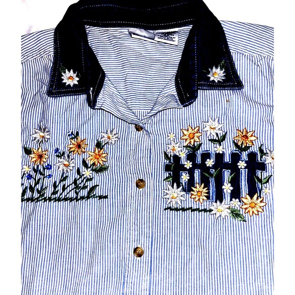 Bobbie Brooks Women’s Denim Button Shirt - Vintage Embroidered Flowers Large - Picture 1 of 4
